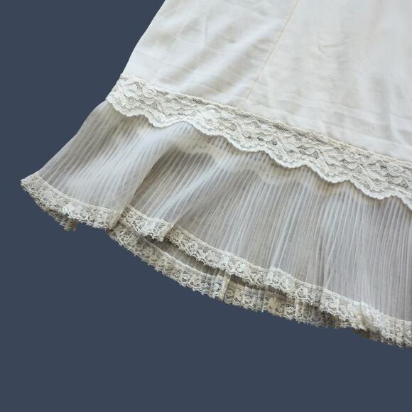 Gorgeous Vintage Silky Lace Slip Medium - Picture 7 of 10